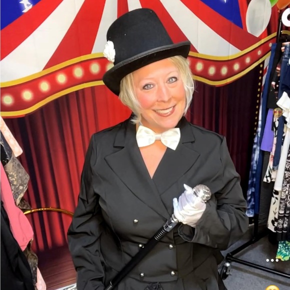 Jenuinestyles formerly Jenmuniz75 is live from Palm Desert CA 🇺🇸🇺🇸 - Picture 5 of 12